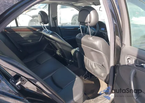 2004 Mercedes-Benz C 240 z USA, uszkodzony, nr VIN WDBRF61J04F532348